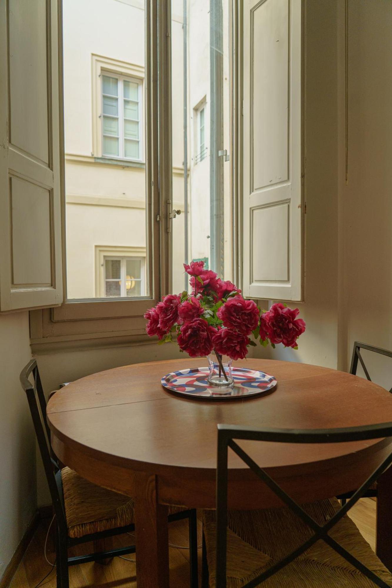 Nice One Bedroom In Historical Building ฟลอเรนซ์ ภายนอก รูปภาพ